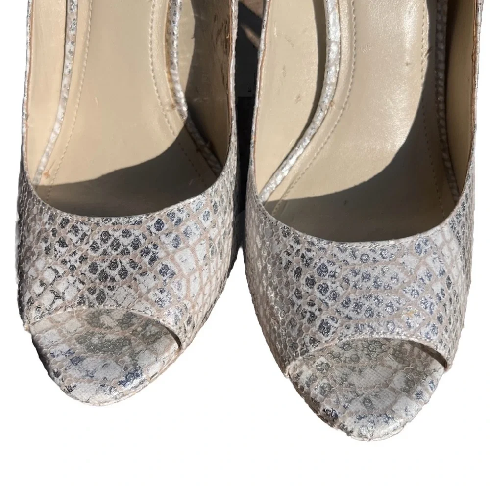 BCBGeneration Silver Metallic Snake Skin Stiletto Heels Barely Worn!
